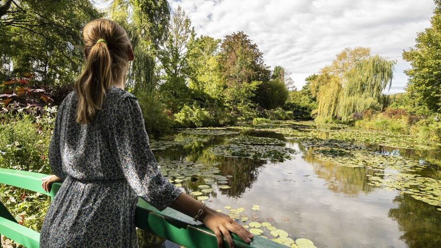 Paris: Giverny & Versailles Small Group or Private Tour - Lunch at Moulin de Fourges