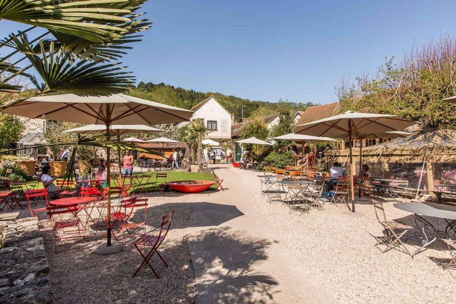 Paris: Giverny & Versailles Small Group or Private Tour - Transport, group comfort, and the nine-hour pace