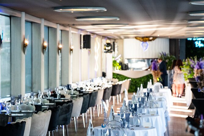 Paris Gourmet Dinner Seine River Cruise with Singer and DJ Set - Boarding at Le Diamant Bleu