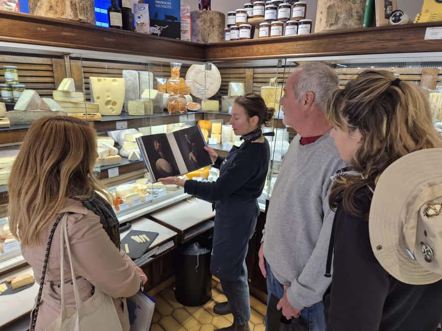 Paris Gourmet: Food Tour in South Montmartre - Cabarets, artists, and Emily in Paris