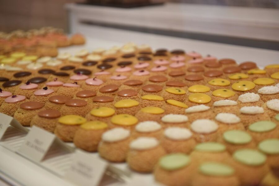 Paris Gourmet: Food Tour in South Montmartre - Starting with grand cru chocolate