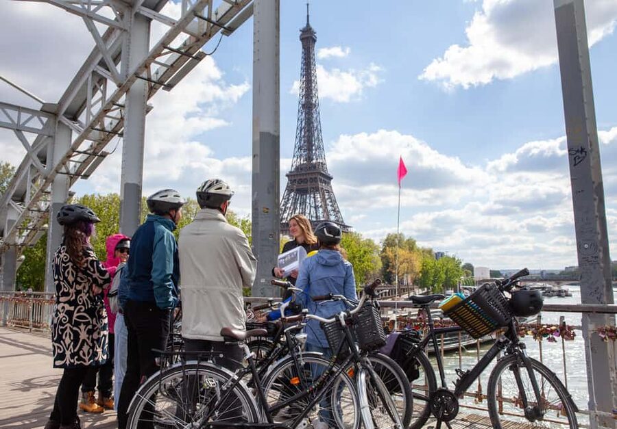 Paris: Guided bike tour - Greatest monuments of the capital - Starting near Centre Pompidou in the Marais