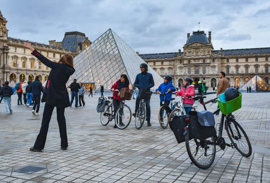 Paris: Guided bike tour - Greatest monuments of the capital - Île de la Cité and the first Seine views