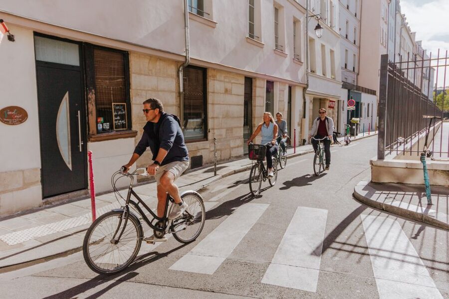Paris: Guided Bike Tour Like a Local - Guide quality and the value of local stories