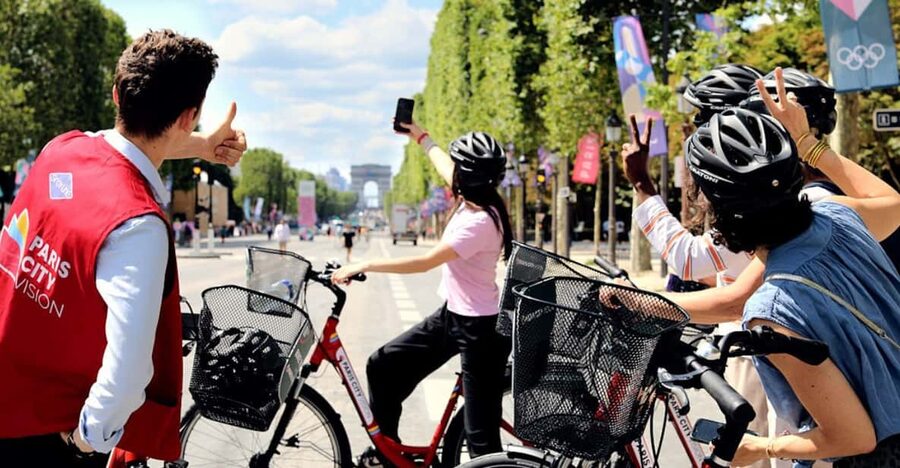 Paris Guided Bike Tour - From Pont Neuf to Notre-Dame and the Île de la Cité