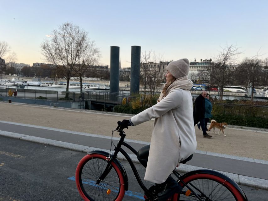 Paris: Guided City Highlights Bike Tour - Key points at a glance