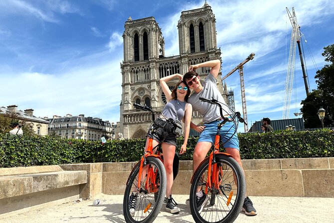 Paris Guided City Sightseeing Tour by Bike or E-Bike - What the guide adds to the ride