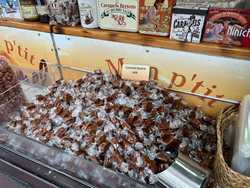 Paris: Guided Montmartre Walking Tour with Food & Wine - Macarons, chouquettes, and French sweets