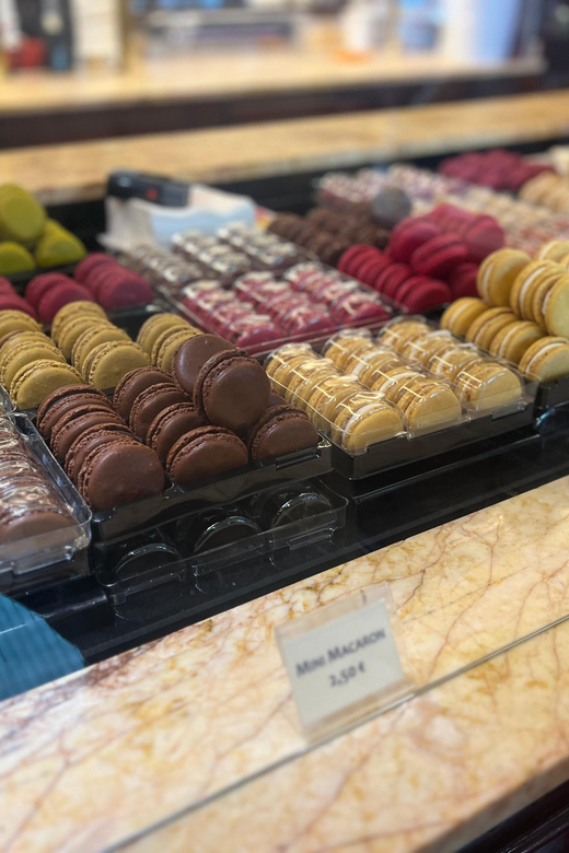 Paris: Guided Montmartre Walking Tour with Food & Wine - What you receive for $82