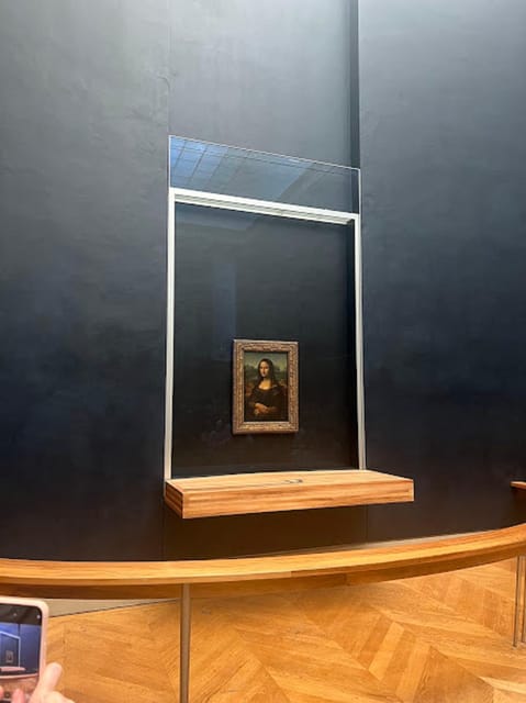 Paris: Guided tour in PORTUGUESE at the Louvre-semi-private - French and Italian paintings in a manageable route