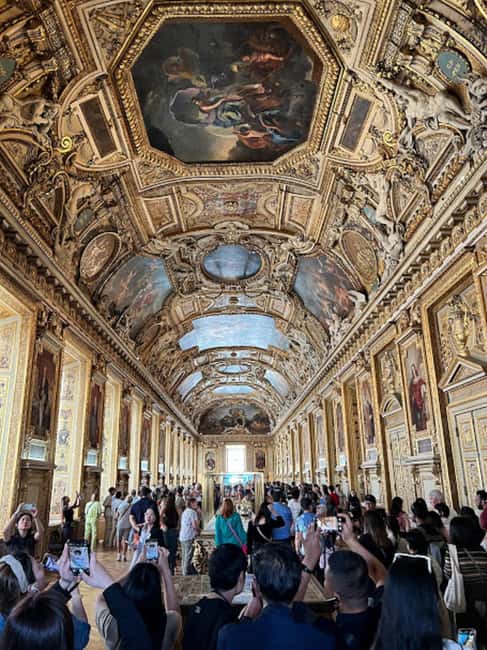 Paris: Guided tour in PORTUGUESE at the Louvre-semi-private - Two hours, photos, and the ticket value