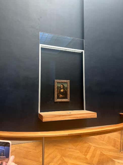 Paris: Guided tour in PORTUGUESE at the Louvre-semi-private - Practical details before you book