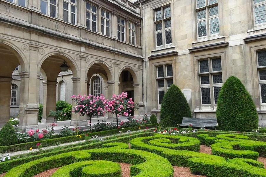 Paris: Guided tour of Marais in German - Key points to know before booking