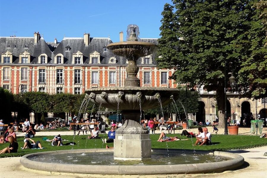 Paris: Guided tour of Marais in German - How the private format affects the experience