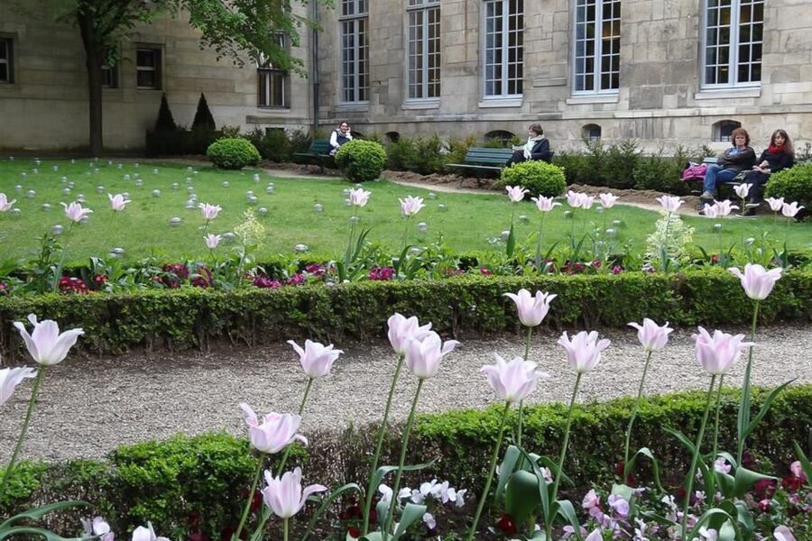 Paris: Guided tour of Marais in German - Starting at Hôtel de Ville and Centre Pompidou