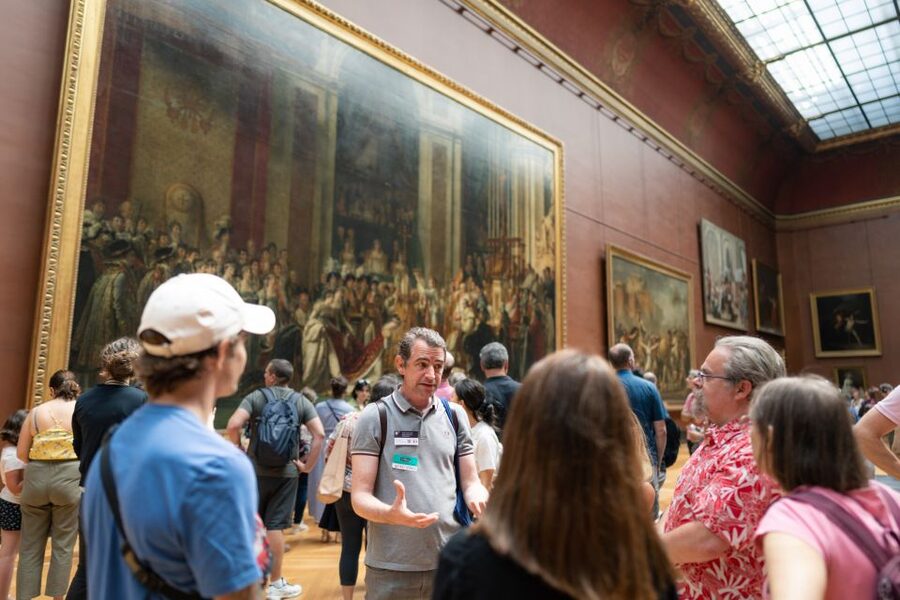 Paris: Guided Tour of the Must-Sees of the Louvre Museum - Getting through the Louvre entrance