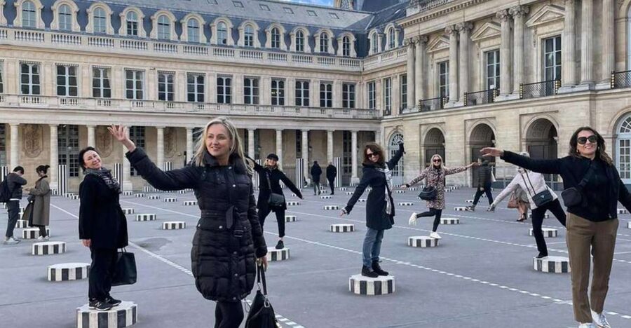 Paris: Guided Walking Tour from Opera Garnier to Notre-Dame - From Hôtel de Ville to the grand Opera district