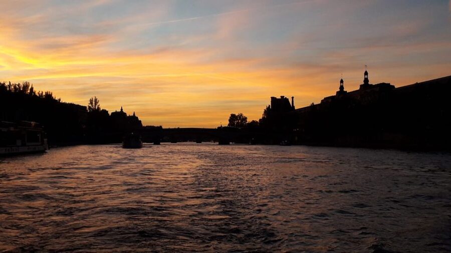 Paris: Happy Hour Evening Cruise on the Seine River - Key points to know before booking