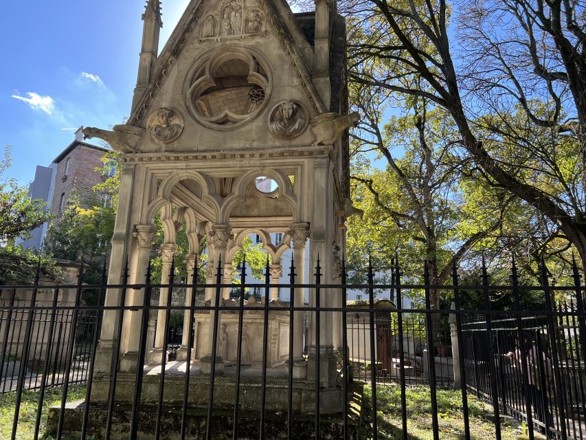 Paris: Haunted Père Lachaise Cemetery Guided Tour - Booking details that matter