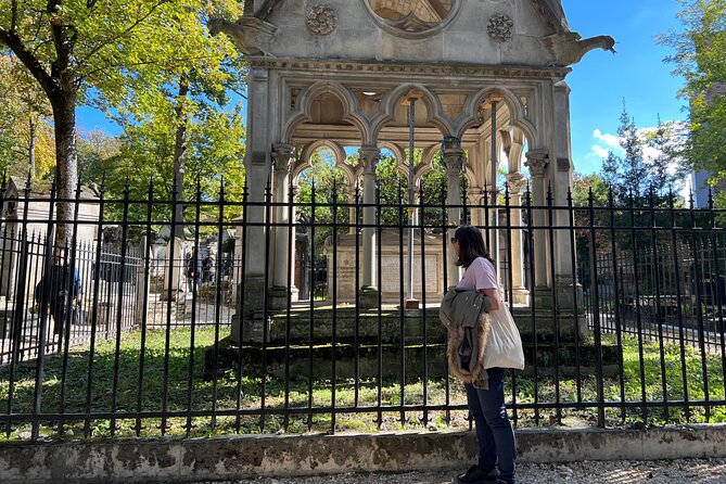 Paris: Haunted Père Lachaise Cemetery Guided Tour - Who Will Enjoy This Père Lachaise Walk?