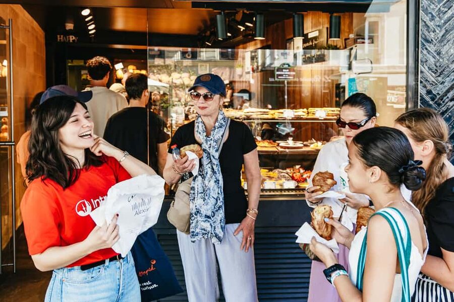 Paris: Hidden Gems of Montmartre with Local Guide - Pace, hills, and the small-group difference