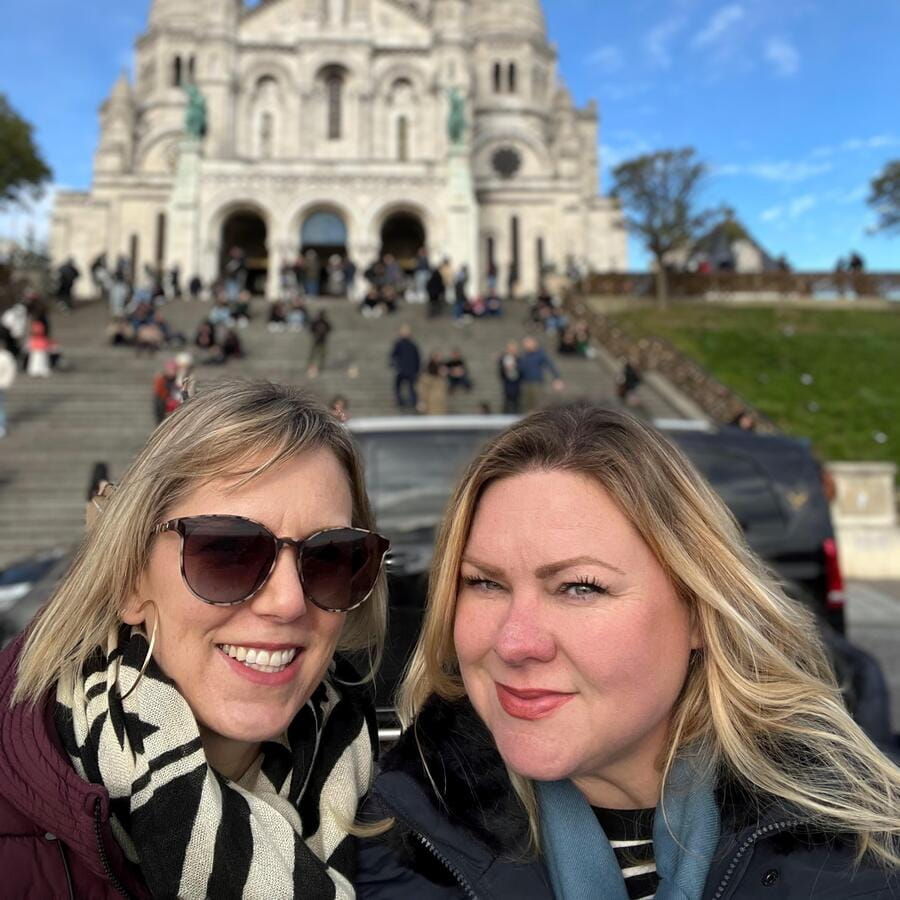Paris: Hidden Gems of Montmartre with Local Guide - Croissants, bakeries, and a short French pause