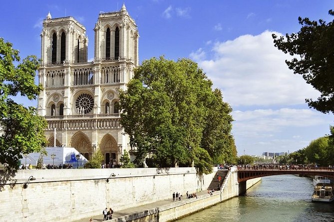 Paris Highlights Immersive Coach Tour - What this Paris coach tour really offers