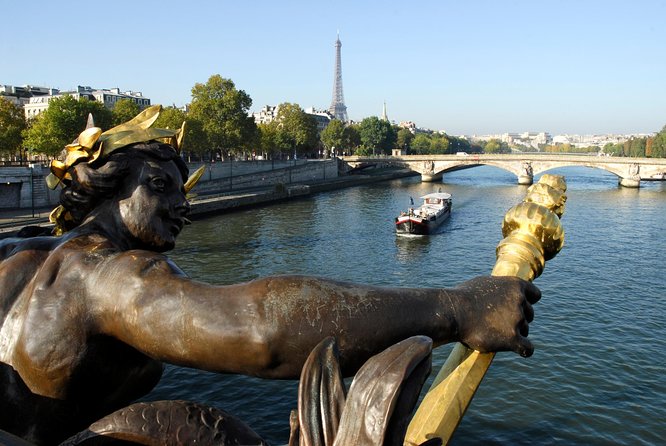 Paris Highlights Immersive Coach Tour - Notre-Dame and the Ile de la Cite