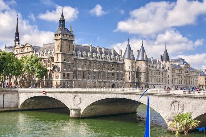 Paris - Historic City Center Walking Tour - Why this route works for a first look at Paris