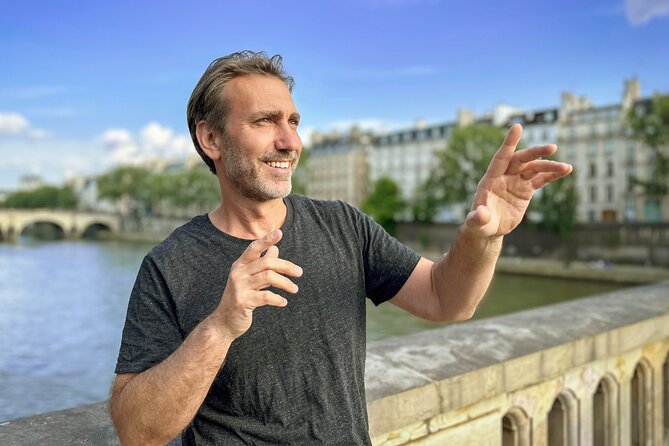 Paris History Walk: Medieval Marais, Notre Dame Islands & Stories - Île de la Cité, where Paris began