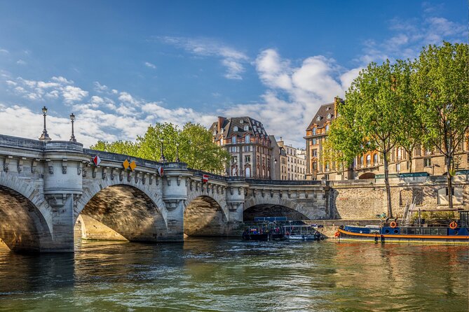 Paris History Walk: Medieval Marais, Notre Dame Islands & Stories - Hôtel de Sens and the first medieval clues