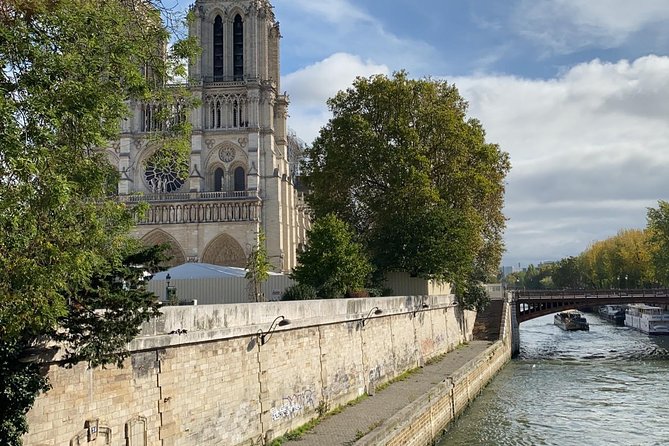 Paris Ile-de-la-Cité Walking Tour: Max 6 People Group or Private - Notre-Dame from the river island