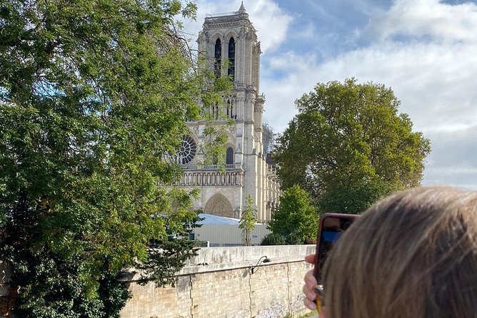 Paris Ile-de-la-Cité Walking Tour: Max 6 People Group or Private - Île Saint-Louis and the Seine views