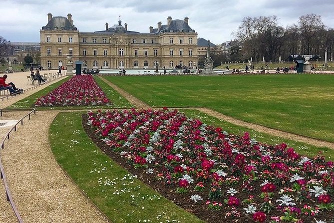 Paris Ile-de-la-Cité Walking Tour: Max 6 People Group or Private - Place Dauphine and the quieter side of Île de la Cité