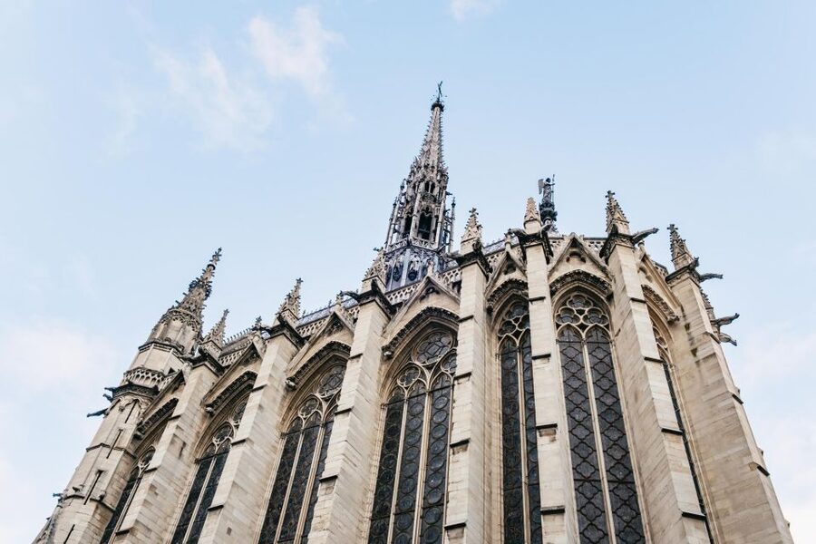 Paris: Ile de la Cité Walking Tour with Sainte-Chapelle - Starting at Hôtel de Ville and crossing into old Paris