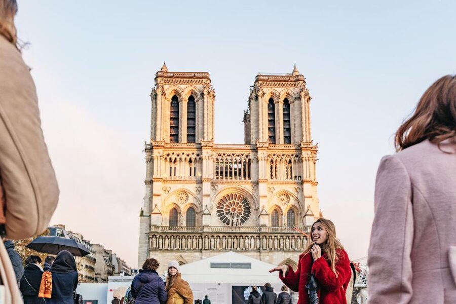 Paris: Ile de la Cité Walking Tour with Sainte-Chapelle - Timing, footwear, and practical comfort