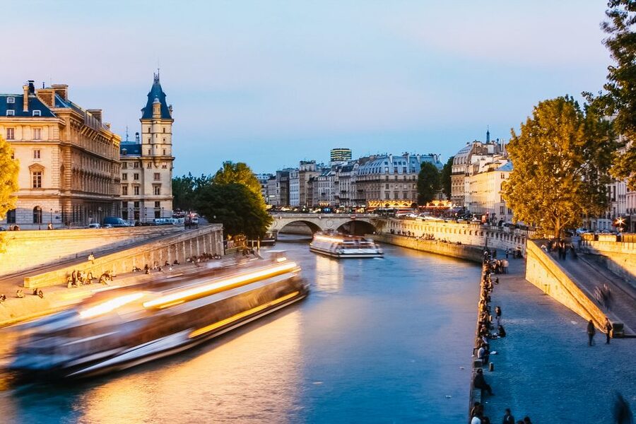 Paris: Illuminated Evening River Cruise & Waffle Tasting - A one-hour view of Paris after dark