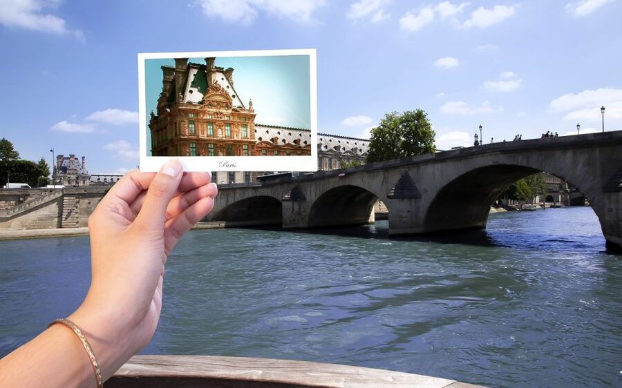 Paris: Illuminations River Cruise with Audio Commentary - The boat, seating, and commentary