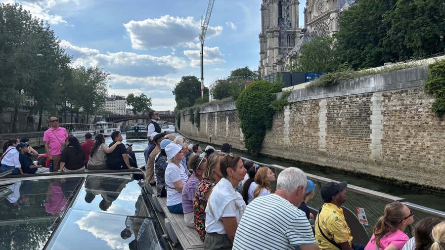 Paris: Illuminations River Cruise with Audio Commentary - Why the Seine is the right place to begin in Paris