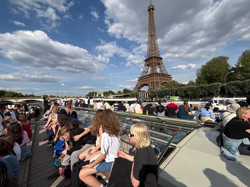 Paris: Illuminations River Cruise with Audio Commentary - Place de la Concorde, Grand Palais, and the return to the tower