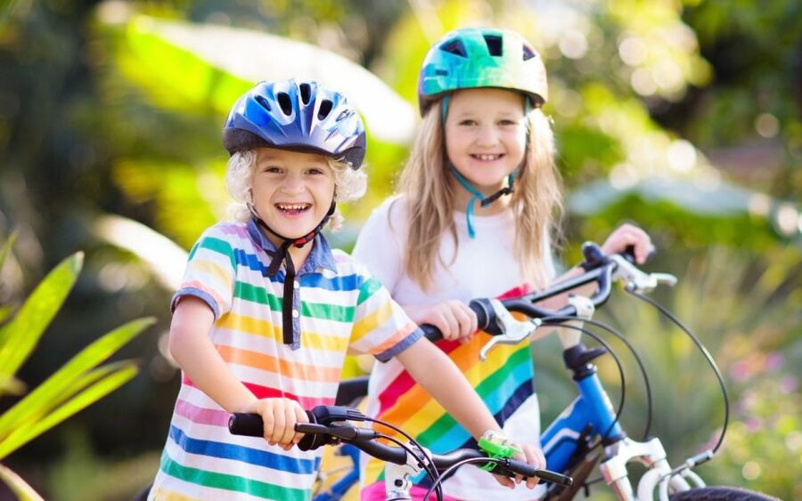 Paris Kids tour - Pedaling toward the Louvre
