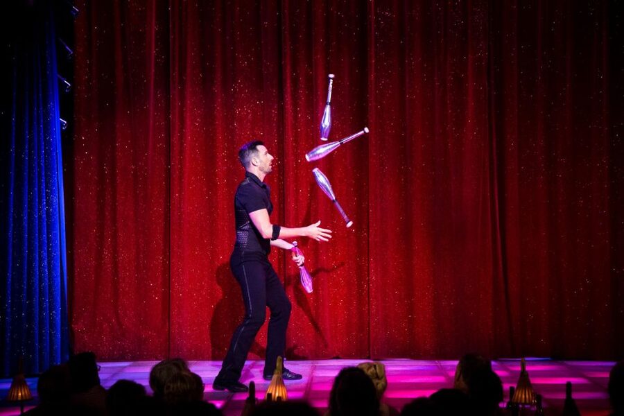 Paris: La Nouvelle Eve Cabaret Dinner Show - How the evening feels from arrival to finale