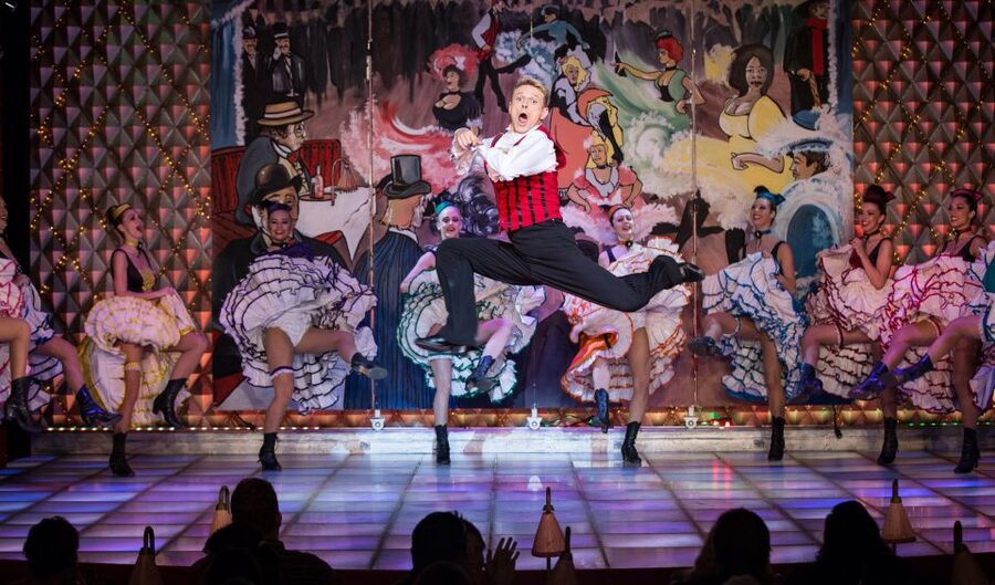 Paris: La Nouvelle Eve Cabaret Show with Champagne - Dress rules and practical limits