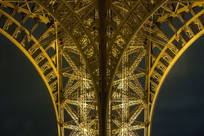 Paris Late Dinner at Eiffel Tower's Madame Brasserie Restaurant - Service, pace, and atmosphere