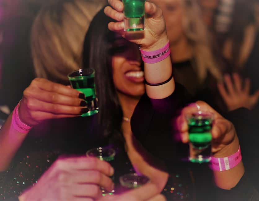 Paris: Latin Quarter Guided Pub Crawl to Bars and Clubs - Finishing at the nightclub