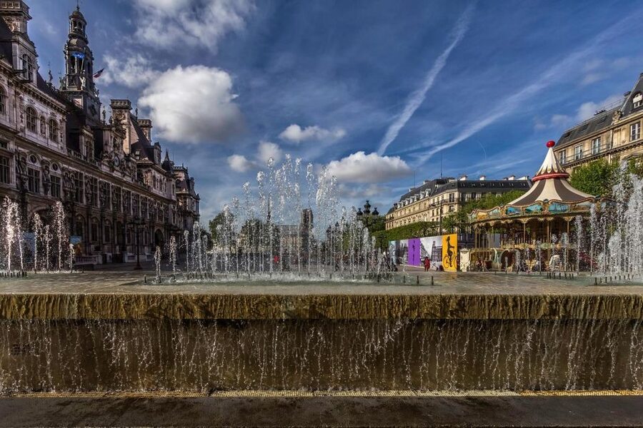Paris: Le Marais Highlights Guided Small Group Walking Tour - Saint-Gervais and the walk toward Hôtel de Ville