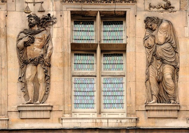 Paris Le Marais Historical Walking Tour with Wine and Cheese Tasting - Starting at Village Saint-Paul