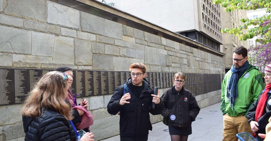 Paris: Le Marais & Montmartre Jewish History Walking Tour - Beginning in Le Marais, where Jewish Paris is still visible