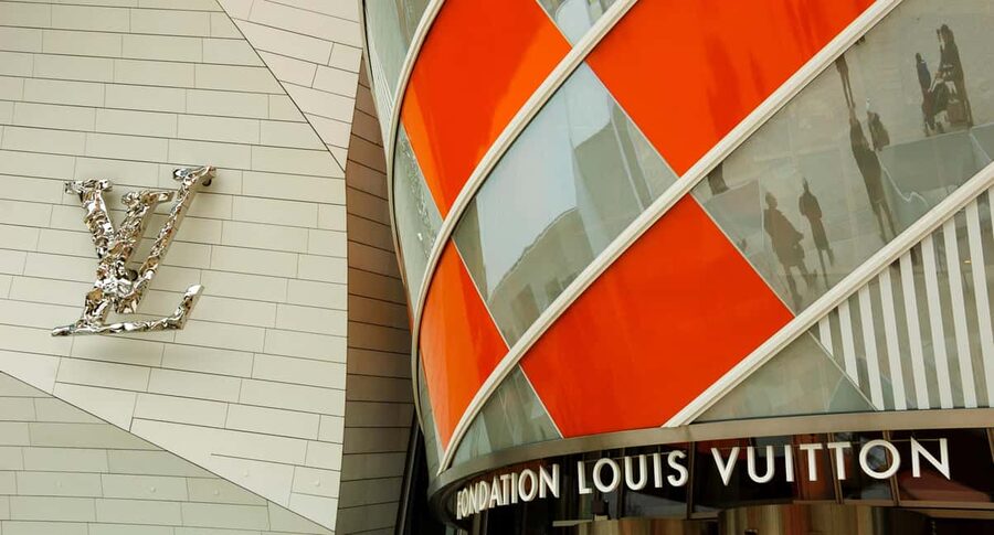 Paris: Louis Vuitton Foundation Exterior Tour with Entry - The walk through Jardin d’Acclimatation