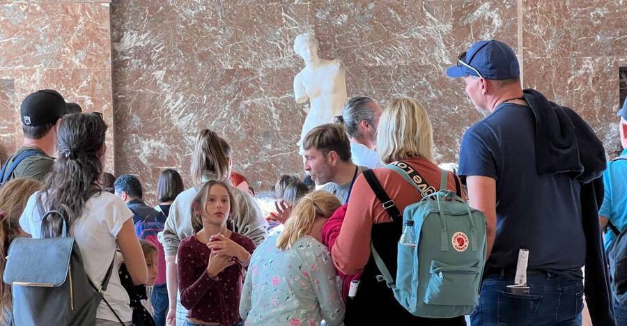 Paris Louvre: 2-Hour Private Tour for Groups or Families - Why the Louvre needs a two-hour plan